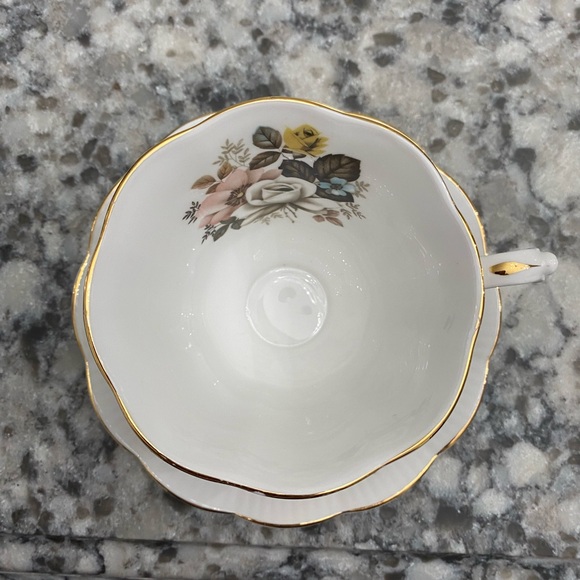 EUC ROYAL ALBERT BONE CHINA TEACUP AND SAUCER WITH ROSES AND OTHER FLORAL DECOR - Picture 7 of 12